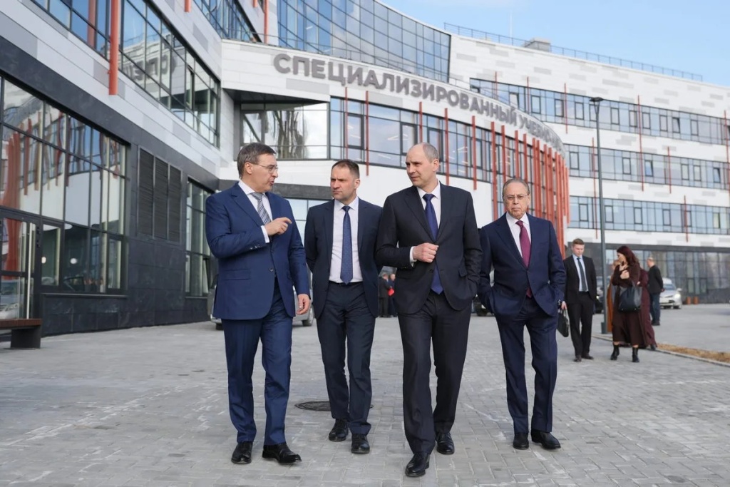 Министр науки и высшего образования РФ посетил вторую очередь кампуса УрФУ Министр науки и высшего образования РФ посетил вторую очередь кампуса УрФУ