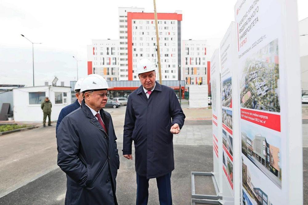 Министр строительства и ЖКХ РФ Ирек Файзуллин посетил строящийся в Екатеринбурге кампус УрФУ